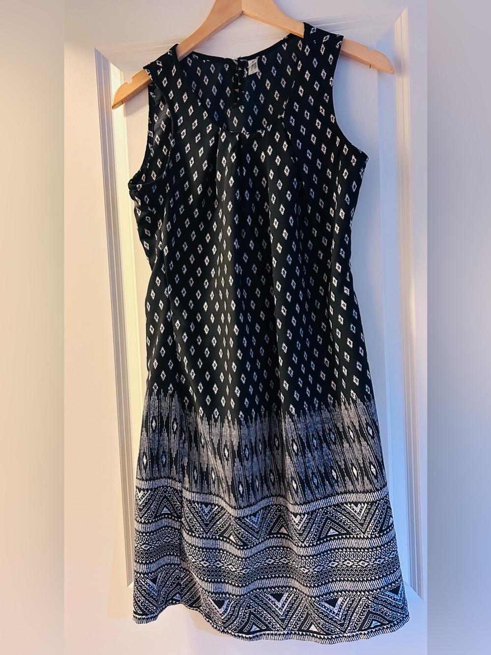 Jessica Black Patterned Sleeveless Mini Dress - Picture 2 of 3